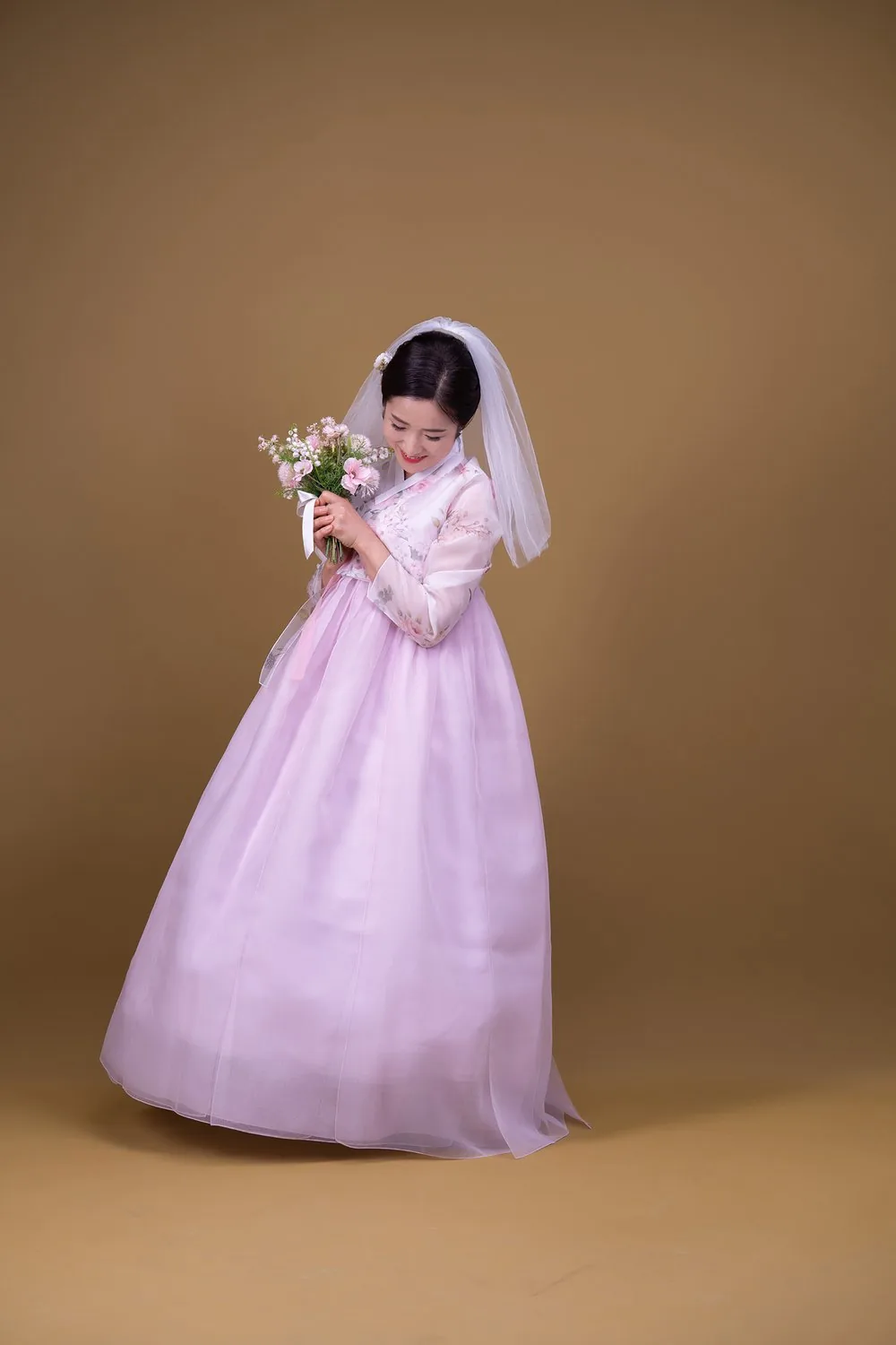 정장으로 통일한 단체컷